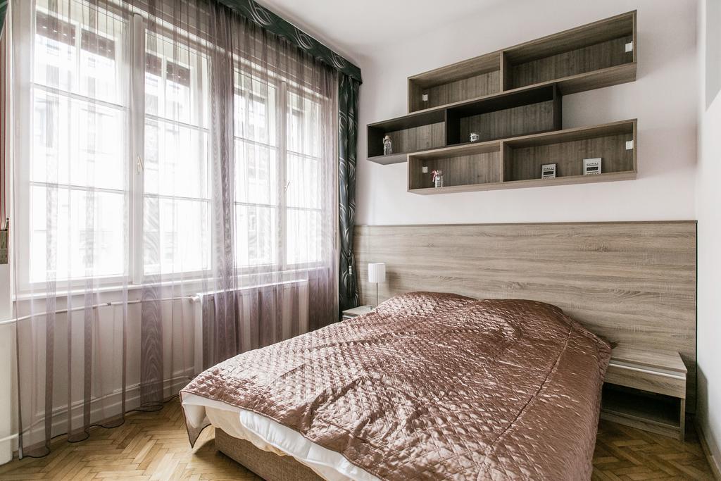 Apartment At Nagymezo Budapest Exteriör bild