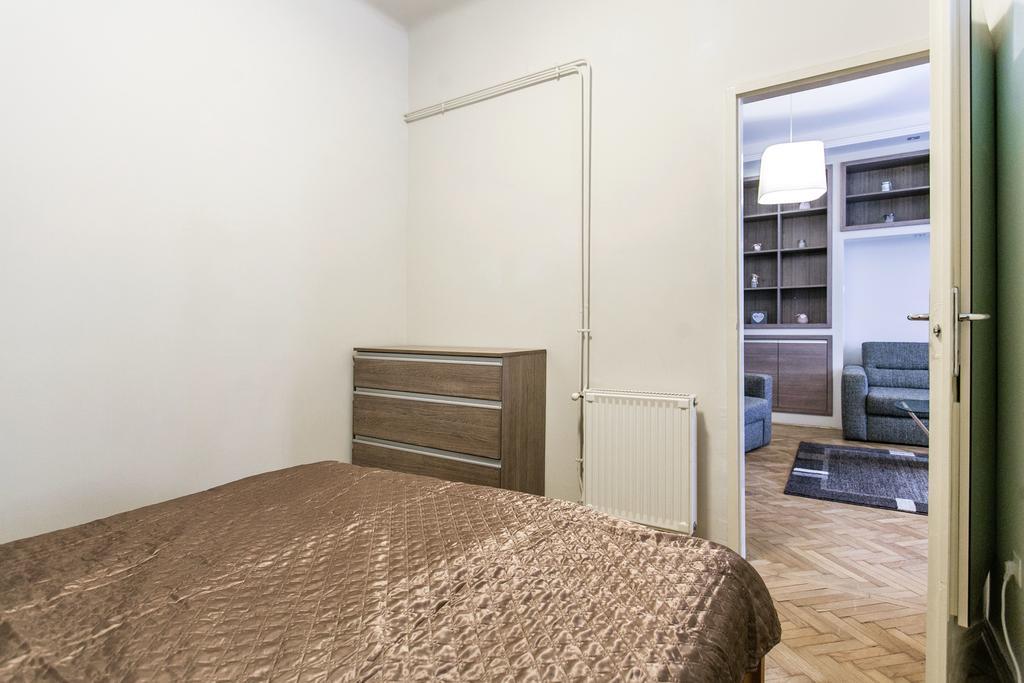 Apartment At Nagymezo Budapest Exteriör bild
